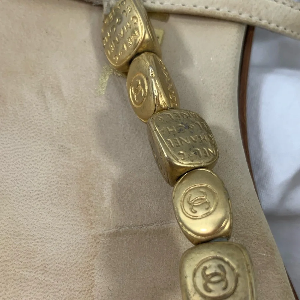 Vintage ladies CHANEL beige leather thongs sandals with logo 38 8 - Picture 4 of 13